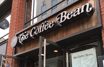 THE COFFEE BEAN & TEA LEAFのファサード
