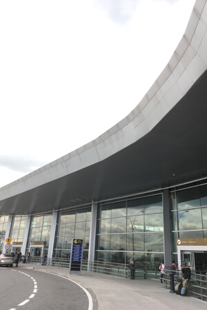 近代的なコロンビアのボゴタ国際空港
